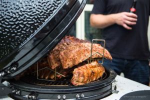 buiten koken met de big green egg